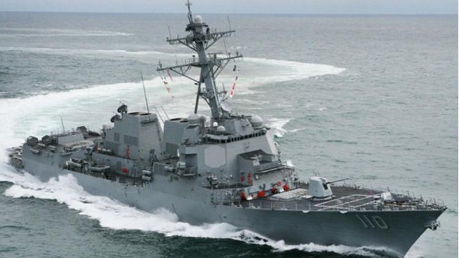 Ngày 10/5/2016, tàu khu trục USS William P. Laurence tiến hành tuần tra vùng biển 12 hải lý đá Chữ Thập thuộc quần đảo Trường Sa của Việt Nam hiện do Trung Quốc chiếm đóng bất hợp pháp. Nguồn ảnh: USNI.