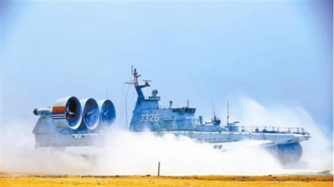Trung Quốc bất ngờ công bố thông tin đưa tàu đổ bộ Zubr tập trận ở Biển Đông