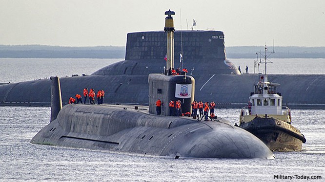 Tàu ngầm lớp Borei gia nhập lực lượng phản ứng nhanh hải quân Nga