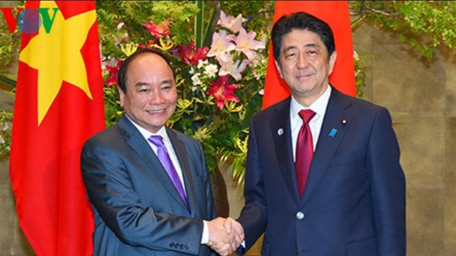  Ngày 28/5/2016, tại Tokyo, Thủ tướng Nguyễn Xuân Phúc hội đàm với Thủ tướng Nhật Bản Shinzo Abe. Nguồn ảnh: VOV