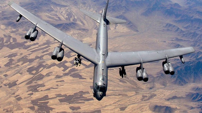 Máy bay ném bom B-52 của Mỹ tham gia tập trận của NATO ở châu Âu