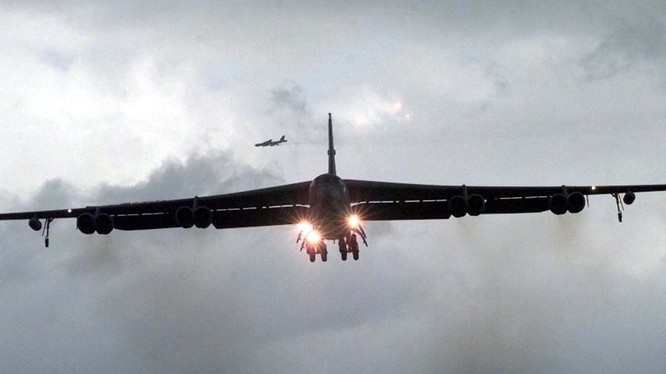 2 máy bay ném bom B-52 của Mỹ tiến gần biên giới Nga