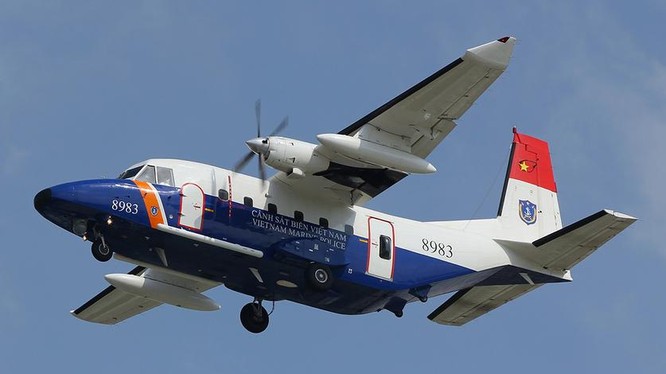 Máy bay tuần thám CASA-212 số hiệu 8983 của Lực lượng Cảnh sát biển Việt Nam. 