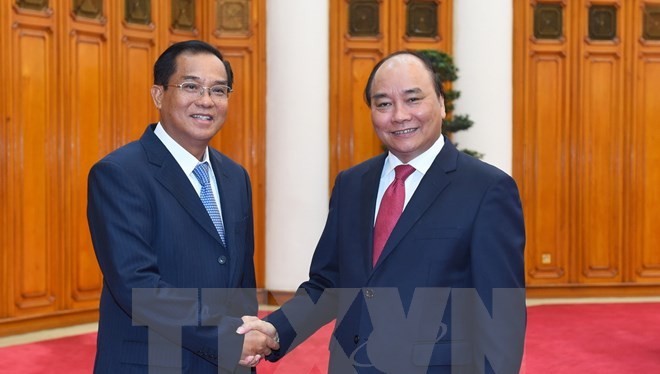 Thủ tướng Nguyễn Xuân Phúc tiếp ông Suphan Keomisay, Bộ trưởng Bộ Kế hoạch và Đầu tư Lào đang ở thăm và làm việc tại Việt Nam. (Ảnh: Thống Nhất/TTXVN).