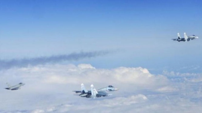 Máy bay chiến đấu NATO bay chặn máy bay chiến đấu Nga ở biển Baltic. Nguồn ảnh: Tin tức Tham khảo, Trung Quốc.