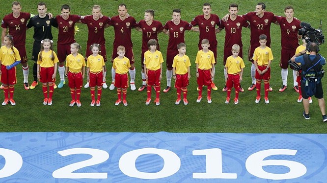 UEFA cấm đội tuyển quốc gia Nga tưởng nhớ các em bé tử nạn ở Karelia.