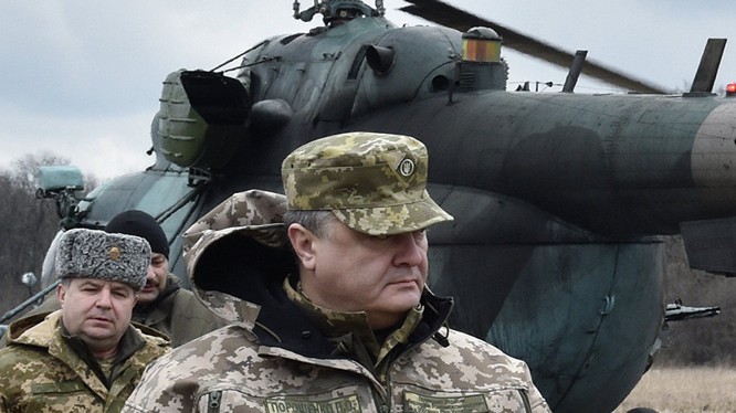 Tổng thống Ucraine Poroshenko đe dọa không kích Nga