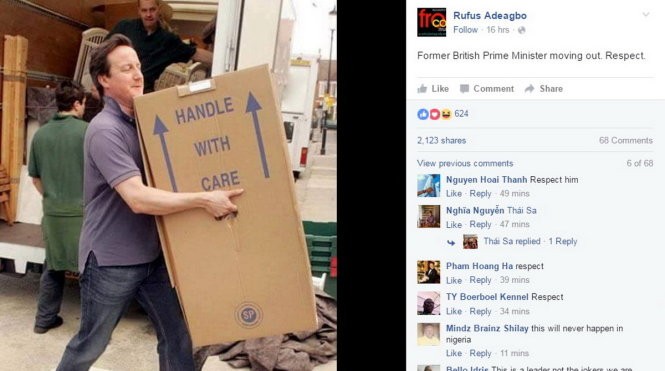 Hình ảnh ông David Cameron dọn đồ được chia sẻ trên mạng xã hội - Ảnh: FB