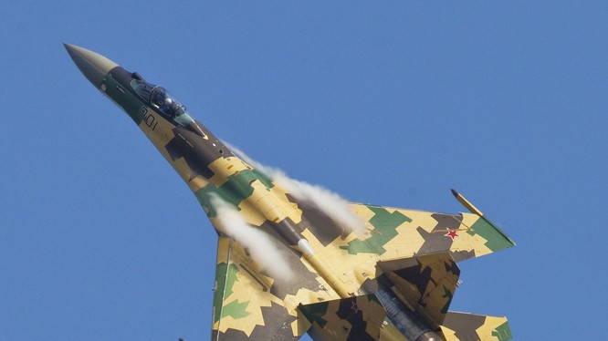 Máy bay chiến đấu thế hệ 4++ Su-35.