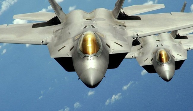 Phi công Mỹ kể chuyện dùng F-22 theo dõi, sẵn sàng bắn hạ Su-24 của Syria.