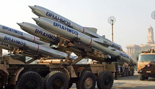 Ấn Độ đưa 100 tên lửa siêu thanh BrahMos tới sát Trung Quốc. (ảnh minh họa)