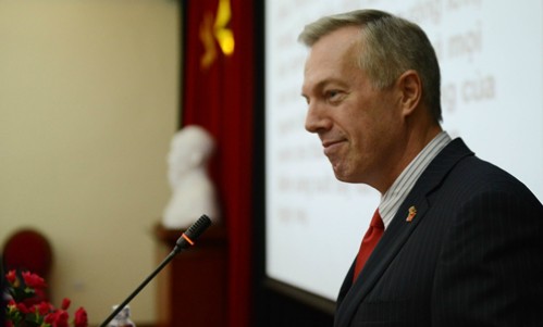 Đại sứ Mỹ tại Việt Nam phát biểu tại Học viện Chính trị Quốc gia Hồ Chí Minh ngày 27/9. Ảnh: Xavier Bourgois