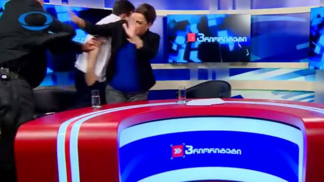 2 chính trị gia Gruzia đánh nhau trên truyền hình "vì vấn đề quan hệ với Nga".