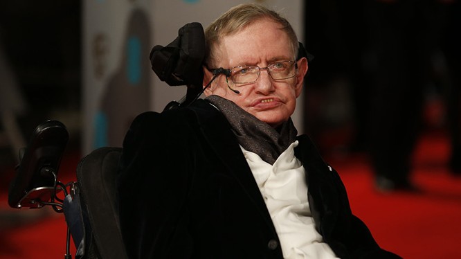 Ông Stephen Hawking kêu gọi loài người chạy khỏi Trái đất