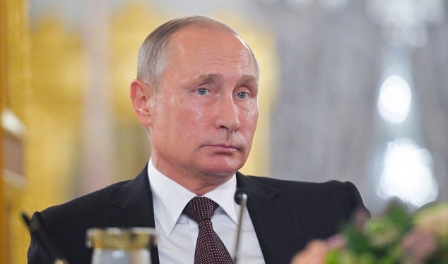 Tổng thống Putin yêu cầu quan chức Nga đưa người thân về nước? Phía Nga chưa có phản hồi chính thức nào về những báo cáo này.