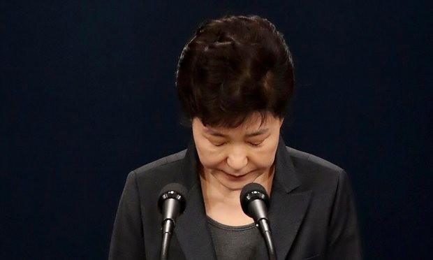 Tổng thống Park Geun Hye xin tạ lỗi với người dân Hàn Quốc.