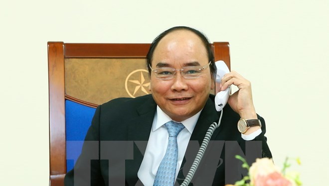 Thủ tướng Nguyễn Xuân Phúc điện đàm với Tổng thống đắc cử Hoa Kỳ Donald Trump. (Ảnh: Thống Nhất/TTXVN).