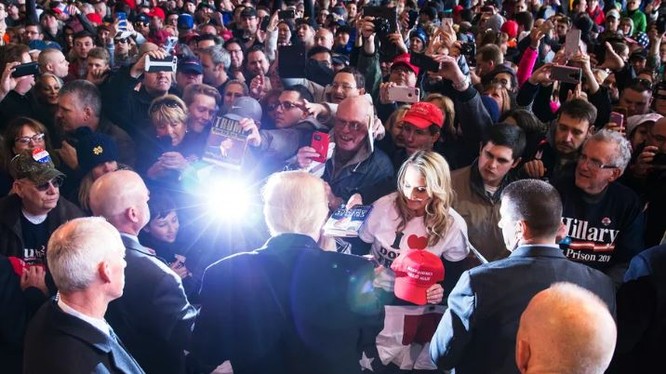 Ông Donald Trump và những người ủng hộ (ảnh minh họa)
