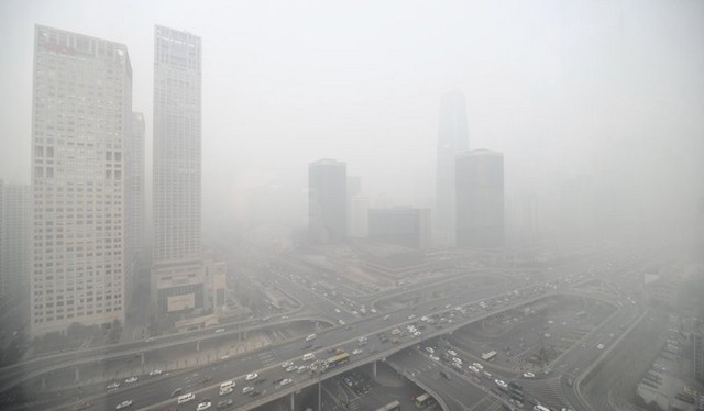 Bắc Kinh ban bố cảnh báo sương mù ở mức cao nhất trong ngày thứ hai.