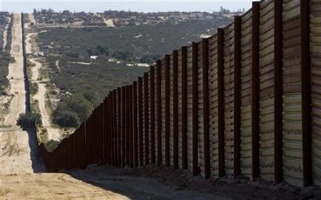 Xuất hiện ý tưởng đưa tù nhân đi xây tường chắn biên giới Mỹ-Mexico