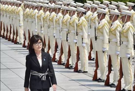 Nữ Bộ trưởng quốc phòng Nhật Bản thị sát trận địa tên lửa ở Guam