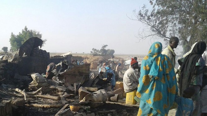 Máy bay quân sự Nigeria ném bom nhầm vào trại tị nạn, hơn 100 người chết