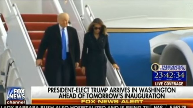 Ông Donald Trump và gia đình đã đến Washington bằng máy bay của quân đội