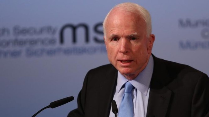 Thượng nghị sỹ John McCain 