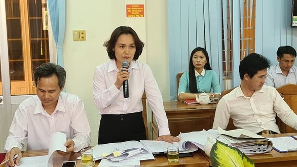 Thẩm phán Lê Thị Hồng Hạnh trả lời tại họp báo. Ảnh: Tuổi Trẻ