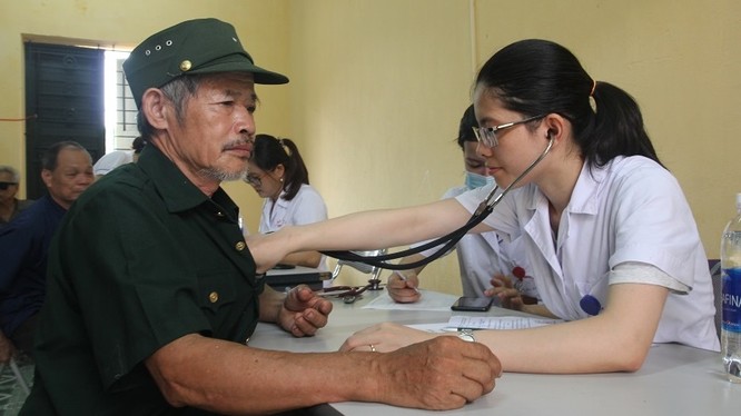 Khám, tư vấn sức khỏe miễn phí tại tỉnh Thái Nguyên. Ảnh: Quỳnh Phạm