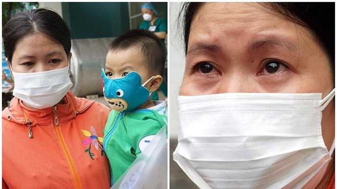 Người mẹ vui mừng bật khóc khi con gái hơn 1 tuổi được chữa khỏi COVID-19 (Ảnh: Nguyễn Trăm ghép) 