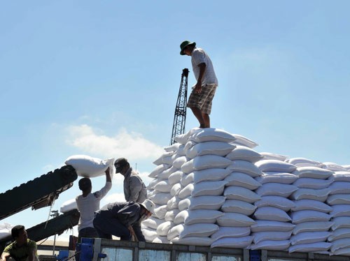 Các đầu mối phân phối đường đã không còn bán đường lậu từ Thái Lan và giá đường đã tăng lên thêm 100 đồng/kg.