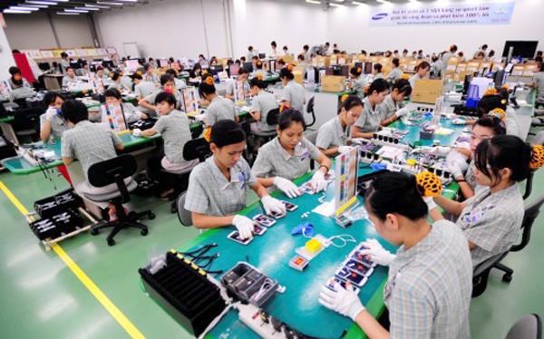 Việt Nam lần đầu tiên đứng đầu thị trường gia công thế giới