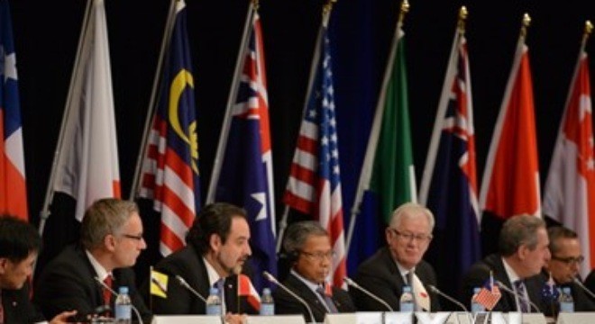 Các đại diện thương mại tham gia đàm phán TPP trong buổi họp báo tại Sydney ngày 27/10/2-14