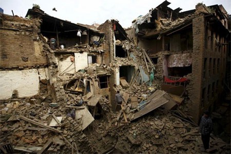 Trận động đất lịch sử đã gây thiệt hại nghiêm trọng về người và tài sản cho Nepal - Ảnh: Reuters.