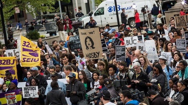 Người dân Baltimore biểu tình đòi công lý Ảnh: AFP