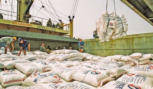 Xuất khẩu gạo Việt Nam 4 tháng đầu năm đạt 1,555 triệu tấn, giảm 11%