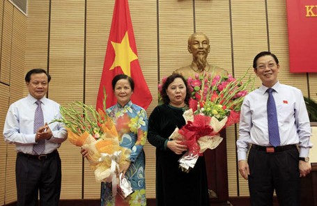 Bà Nguyễn Thị Bích Ngọc (thứ hai từ phải sang) nhậm nhiệm vụ mới