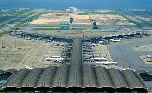 Sân bay Hong Kong được ông Trần Đình Bá đưa vào bài viết về sân bay Long Thành