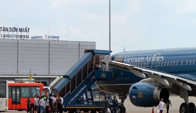 Vietnam Airlines là DNNN đang trong tiến trình cổ phần hóa.
