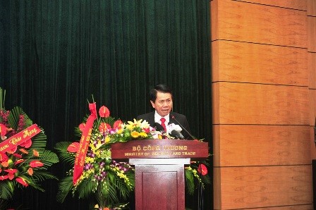 Ông Vũ Văn Thanh, Phó Tổng giám đốc Tập đoàn Hoa Sen phát biểu.