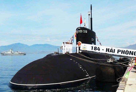 Tàu ngầm Kilo Hải Phòng tại lễ thượng cờ 