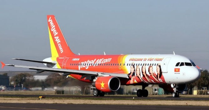 Khách tố tiếp viên trưởng Vietjet Air lạm quyền buộc khách rời máy bay