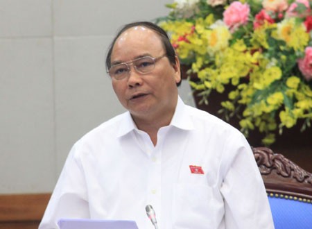 Trước tình trạng quá nhiều báo cáo, Phó thủ tướng Nguyễn Xuân Phúc giao Bộ Tư pháp chủ trì xây dựng đề án giảm tải. 