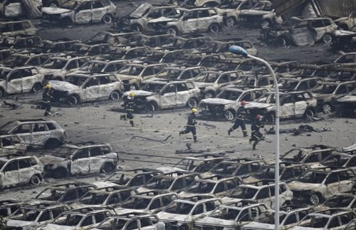 Vụ nổ kinh hoàng ở Thiên Tân là do sai lầm của lính cứu hỏa?