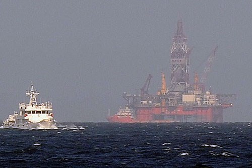 Giàn khoan Hải Dương-981 hạ đặt trái phép trên vùng biển Việt Nam hồi tháng 5.2014 - Ảnh: Reuters