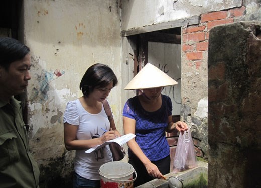 Điều tra sốt xuất huyết tại huyện Thanh Trì - Ảnh: Sở Y tế Hà Nội