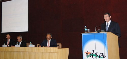 Bộ trưởng Quốc phòng Úc Kevin Andrews phát biểu tại Viện phân tích và nghiên cứu quốc phòng thuộc Bộ Quốc phòng Ấn Độ ở New Delhi ngày 2-9