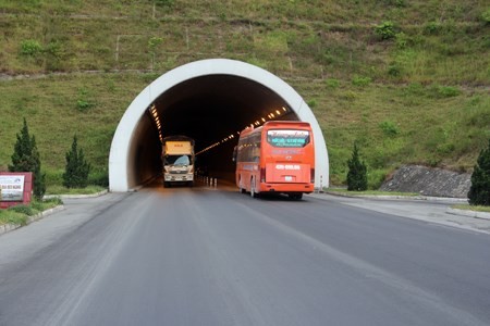 Hầm đường bộ qua Đèo Ngang từng bị truất quyền thu phí do hằn lún vệt bánh xe