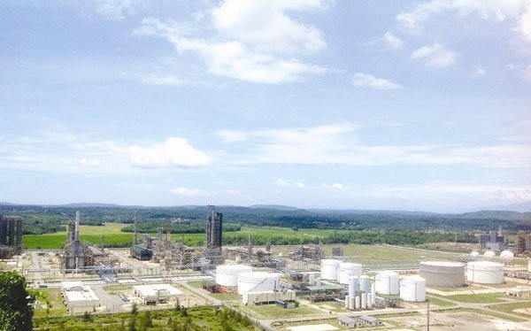 Một góc Nhà máy Lọc dầu Dung Quất